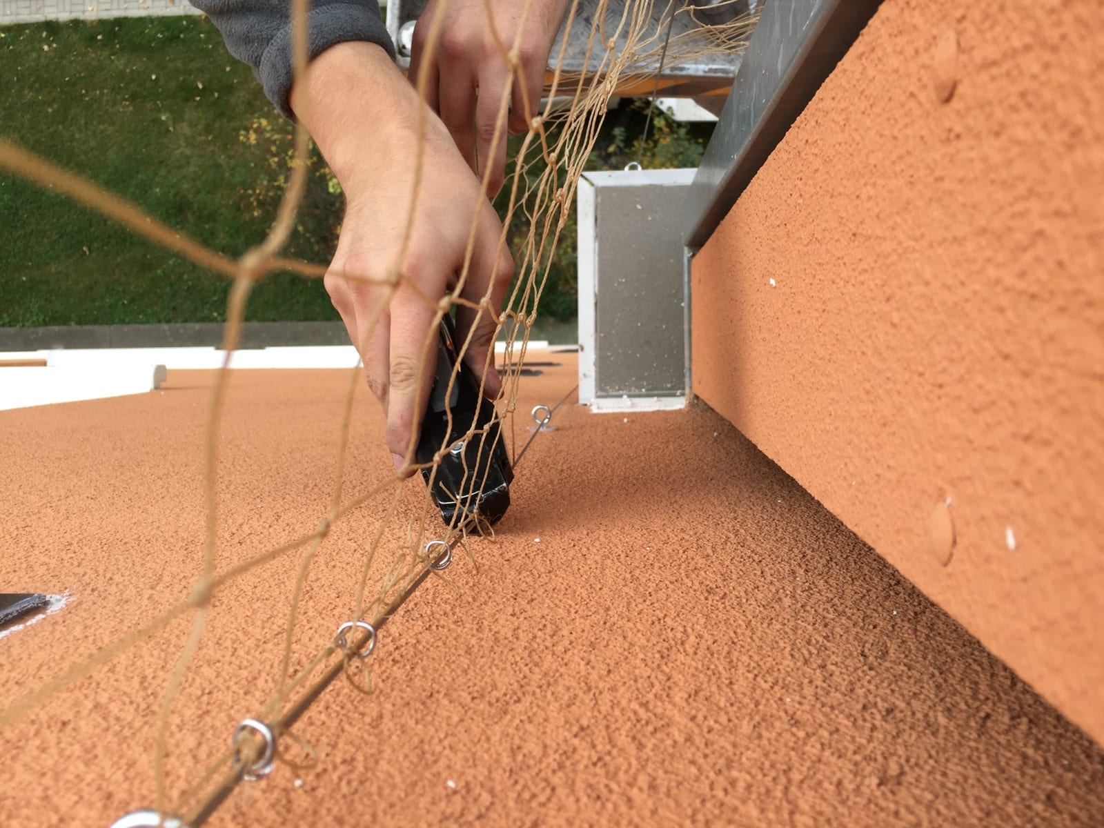 Instalace sítě proti holubům